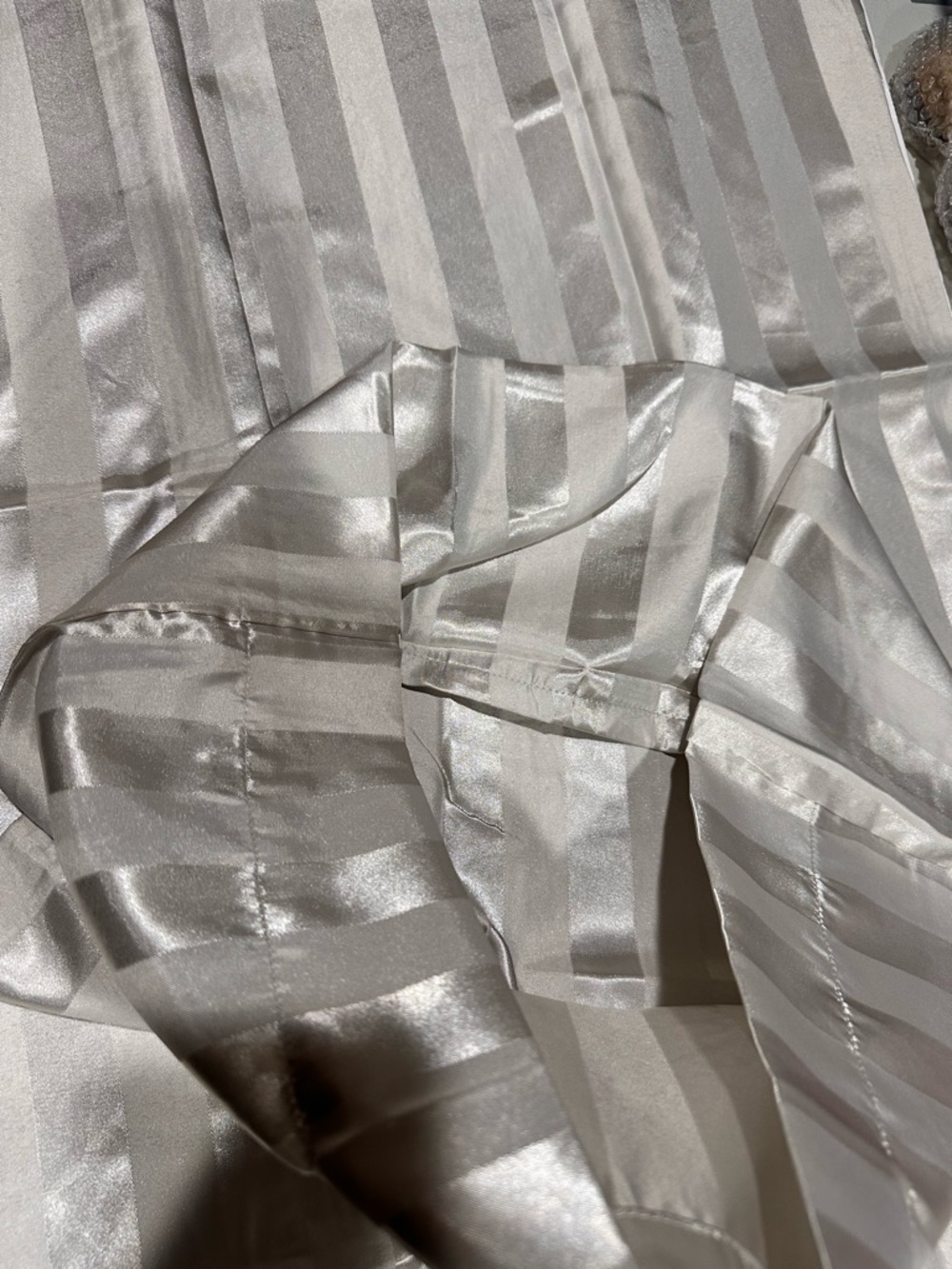 Bedsure Jacquard Satin Pillowcases Grey Set of 2 King Size Envelope Style New